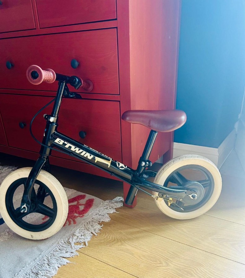Black B’TWIN balance bike