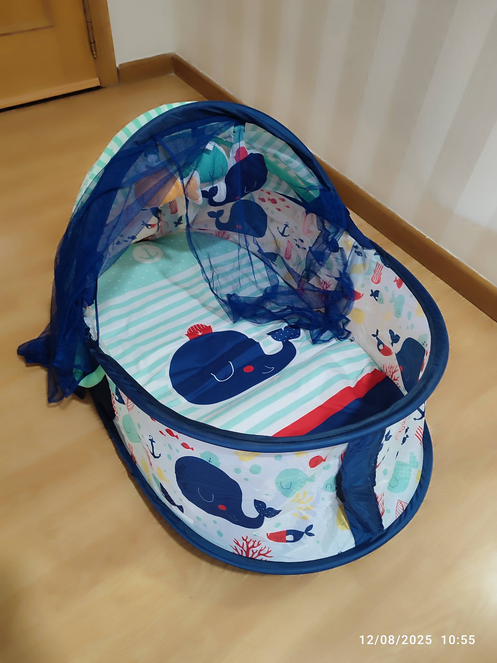 Travel baby bed indoor and outdoor