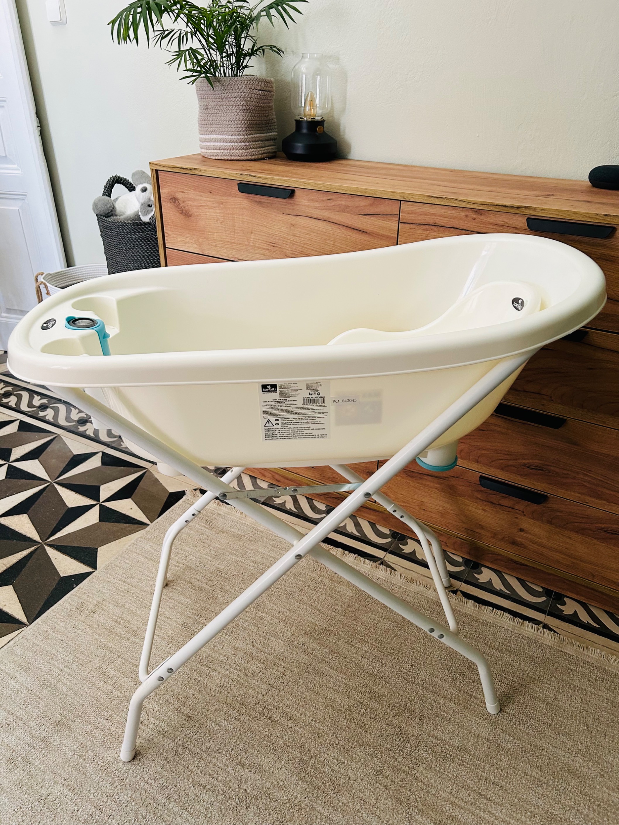 Baby bath with stand